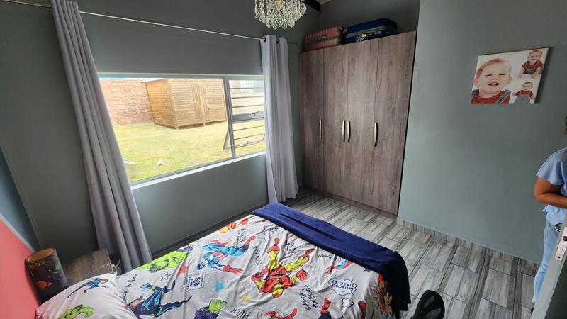 6 Bedroom Property for Sale in Paradise Beach Eastern Cape
